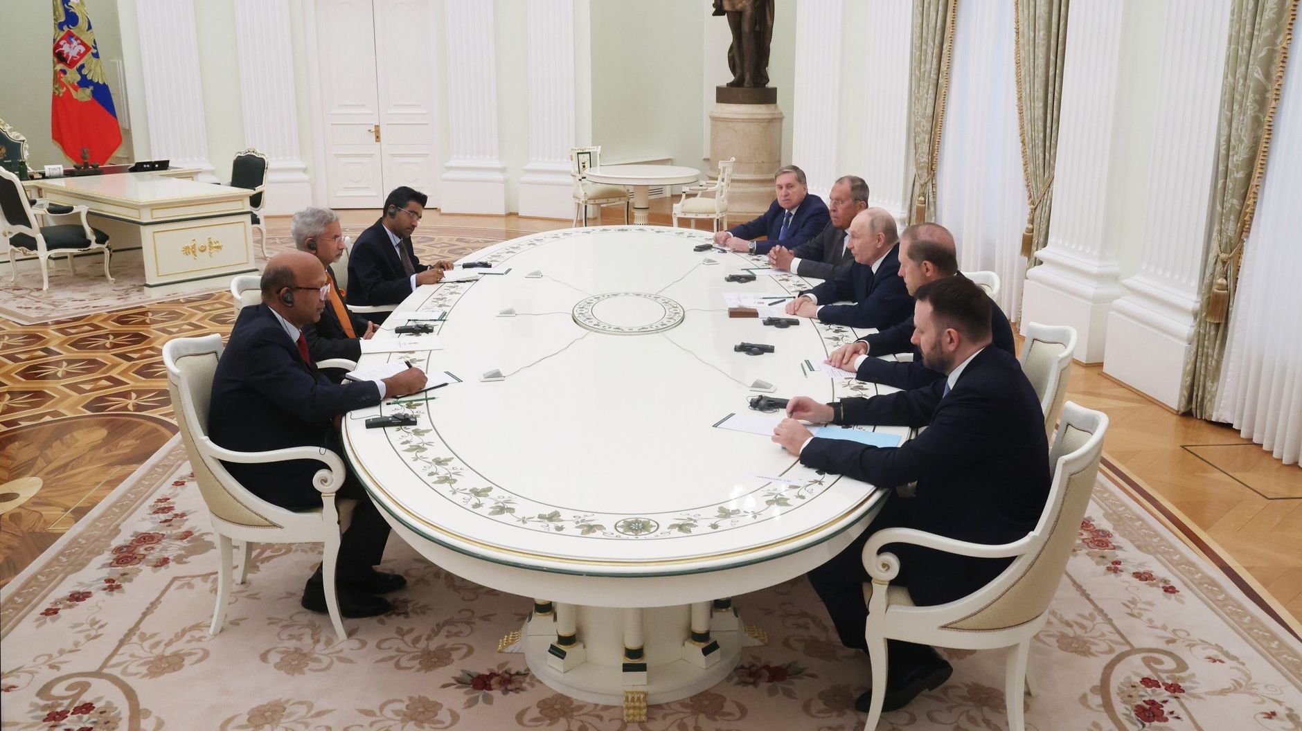 Рекордный товарооборот и поставки: о чём Владимир Путин договорился с делегацией из Индии?