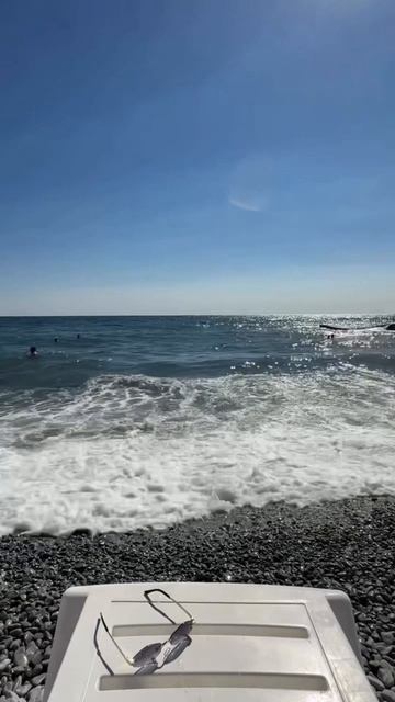 А сейчас хочется жить вот так ❤️🏄♂️☀️⛰️🌊🏖️🐬
