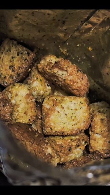 Вкусные маслянистые сухарики, больше по вкусу похожие на гренки. 10/10 #еда