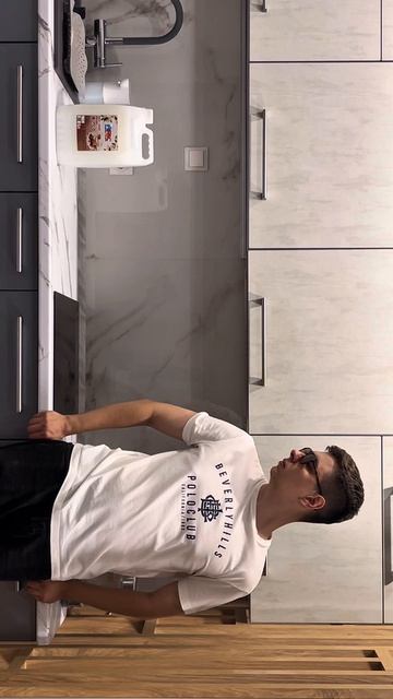 Кто это там стоит с таким приятным ароматом?