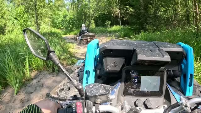 ЗАСАДИЛ CF 1000 MV в болото по самые помидоры! И поехал дальше. Топовая грязевая покатушка.