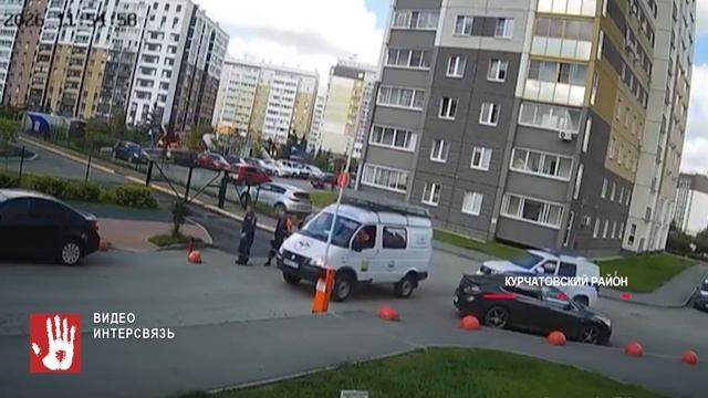 В микрорайоне Парковый женщина выпала из окна и погибла