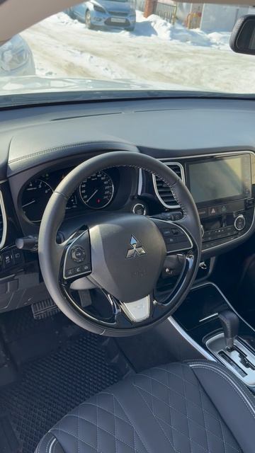 2022 Mitsubishi Outlander запуск двигателя