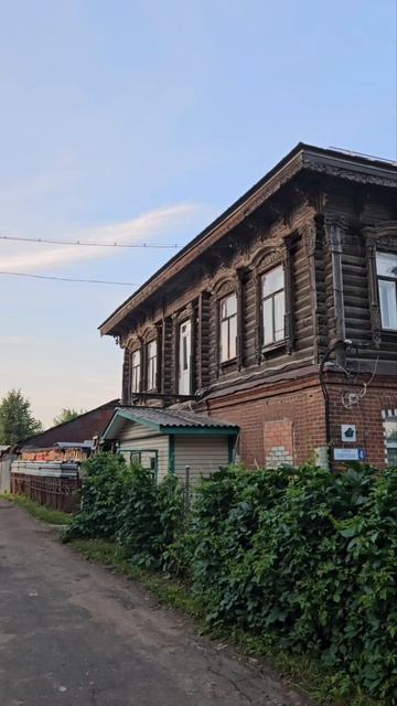 Старинные дома в селе Курба Ярославской области России