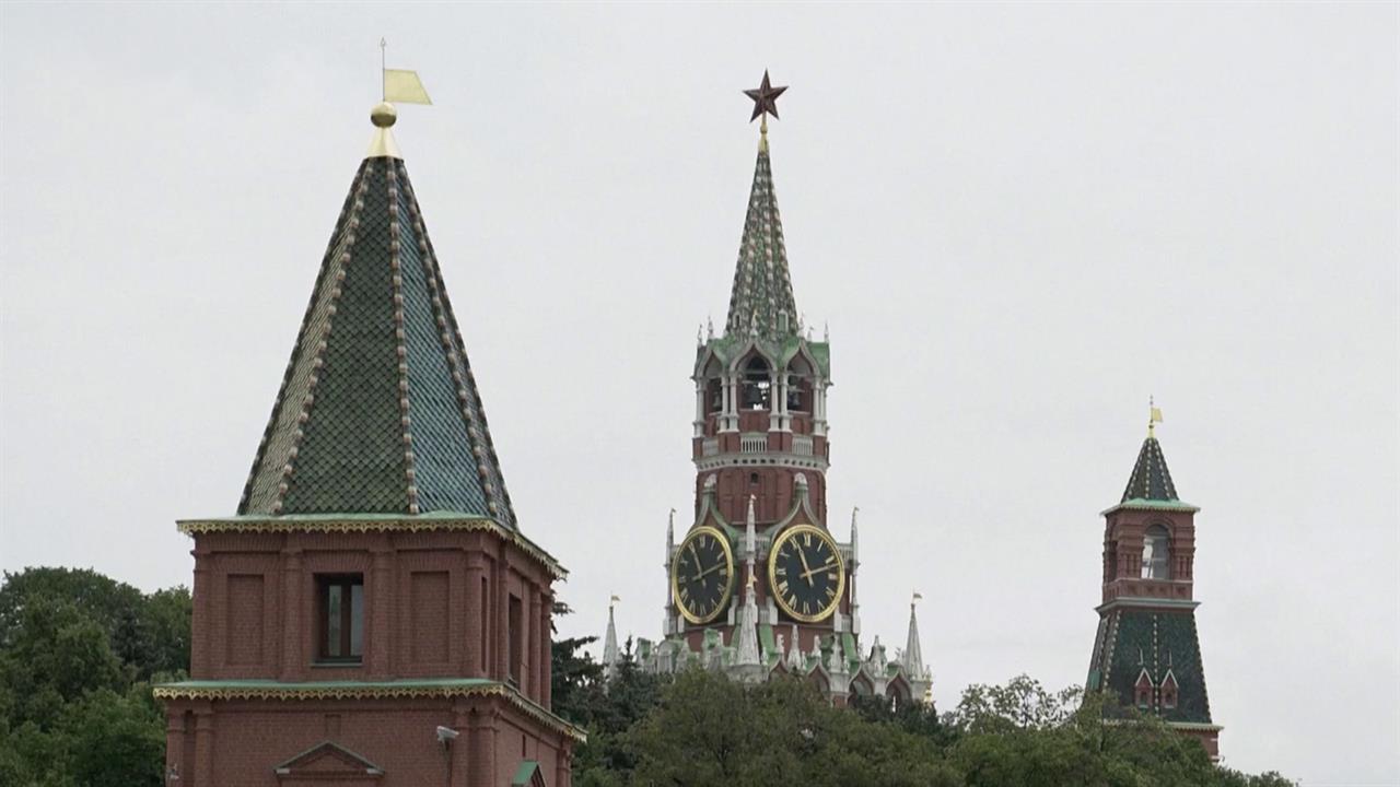 В Кремле прокомментировали атаки на логистические центры маркетплейсов в России.