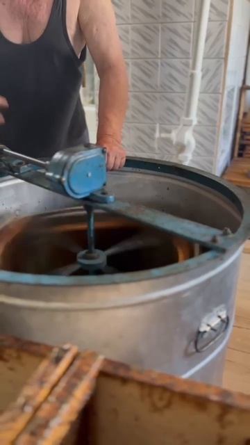 🍯 Авылларда бал аерту сезоны ахырына якынлаша.