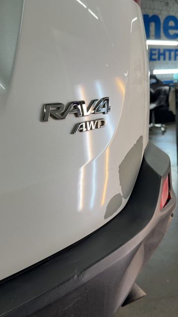 Ремонт вмятины с покраской на крышке багажника Toyota RAV4