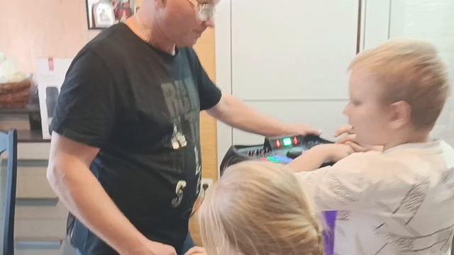 ПОЗДРАВЛЯЕМ САШУ С ДНЁМ РОЖДЕНИЯ🎂🎁🎉
