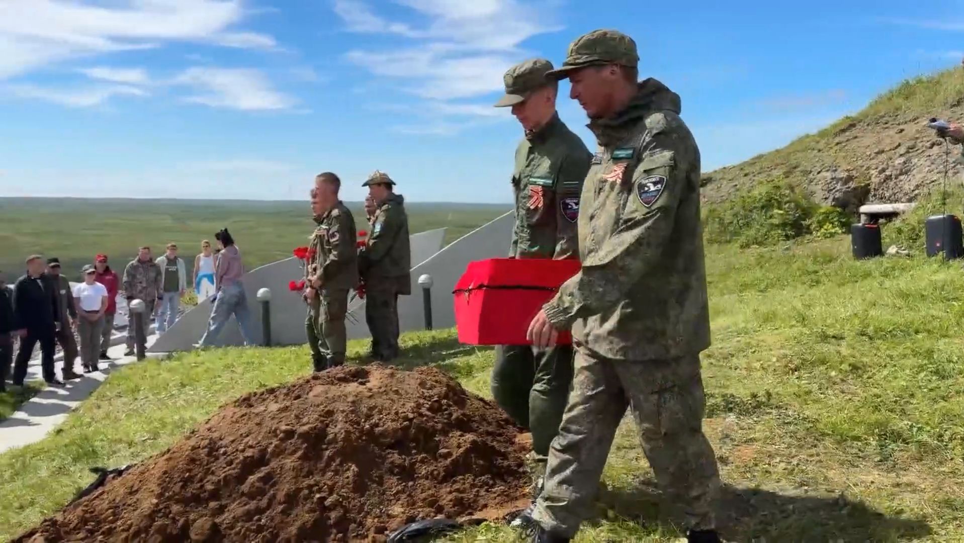 24.08.26 Сопричастность: поисковики реставраторы и гигантский флаг России