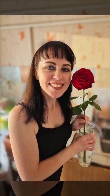 Эти белые цветы 
Стихи: Владимир Курочкин 
Музыка, исп: Григорий Герасимов