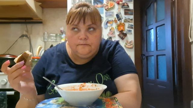 мукбанг ем борщ. наслаждаюсь жизнью.