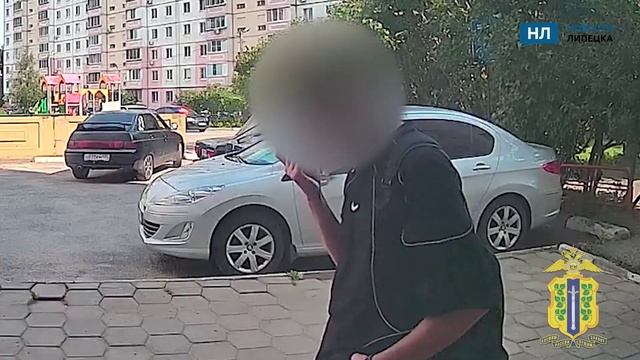 2,5 млн рублей из рук пенсионерок в Липецке задержали курьера телефонных аферистов