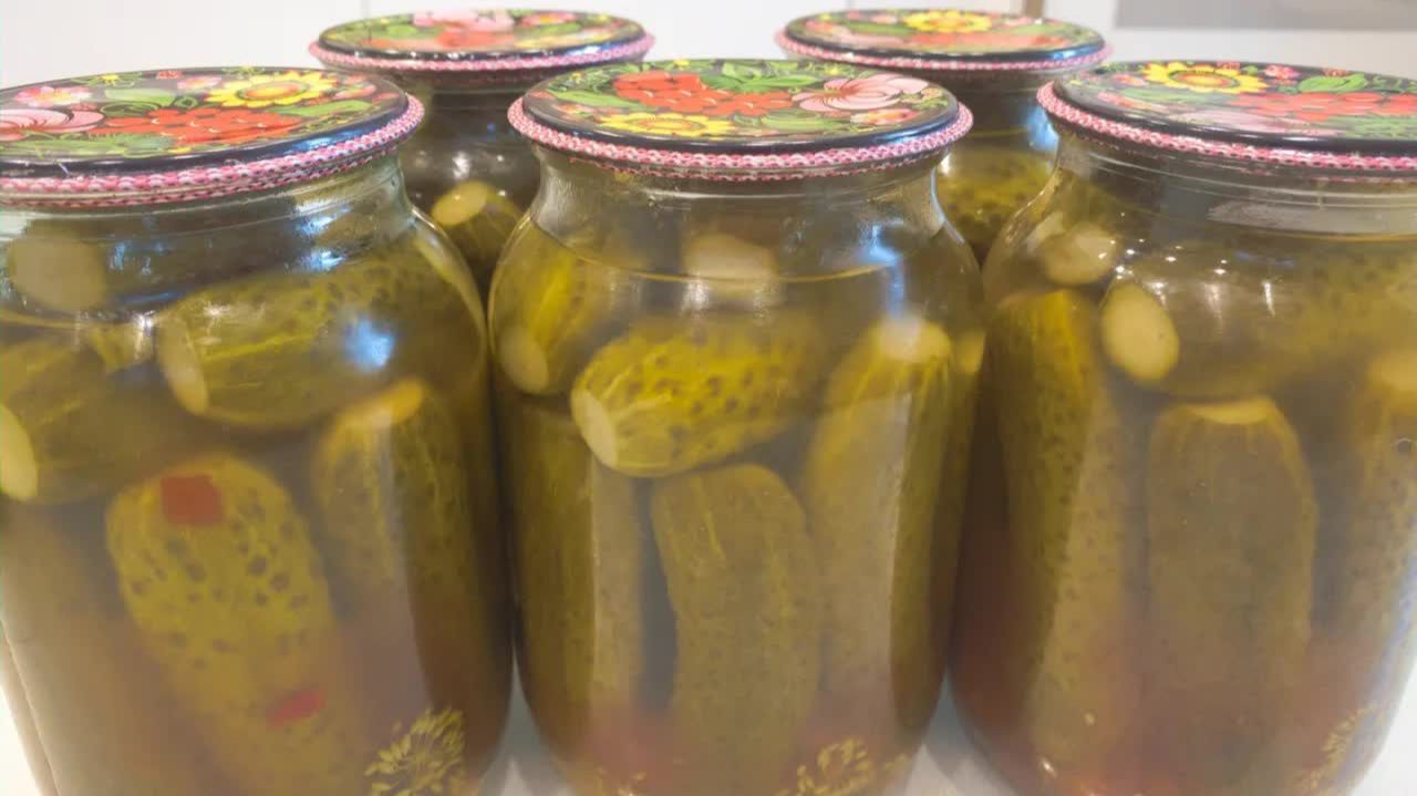 НЕВЕРОЯТНЫЙ ВКУС! Вы будете закрывать их каждый год! Огурчики с кетчупом Чили и Сацебели!