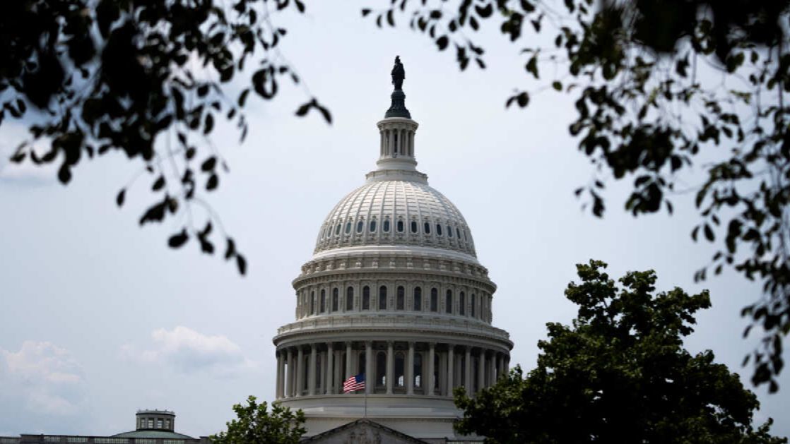 США ввели санкции против 60 связанных с Ираном организаций физлиц и судов