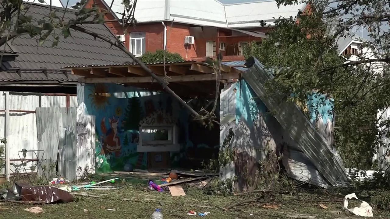 Киевский режим ударил беспилотниками по частному детскому центру в Краснодаре.