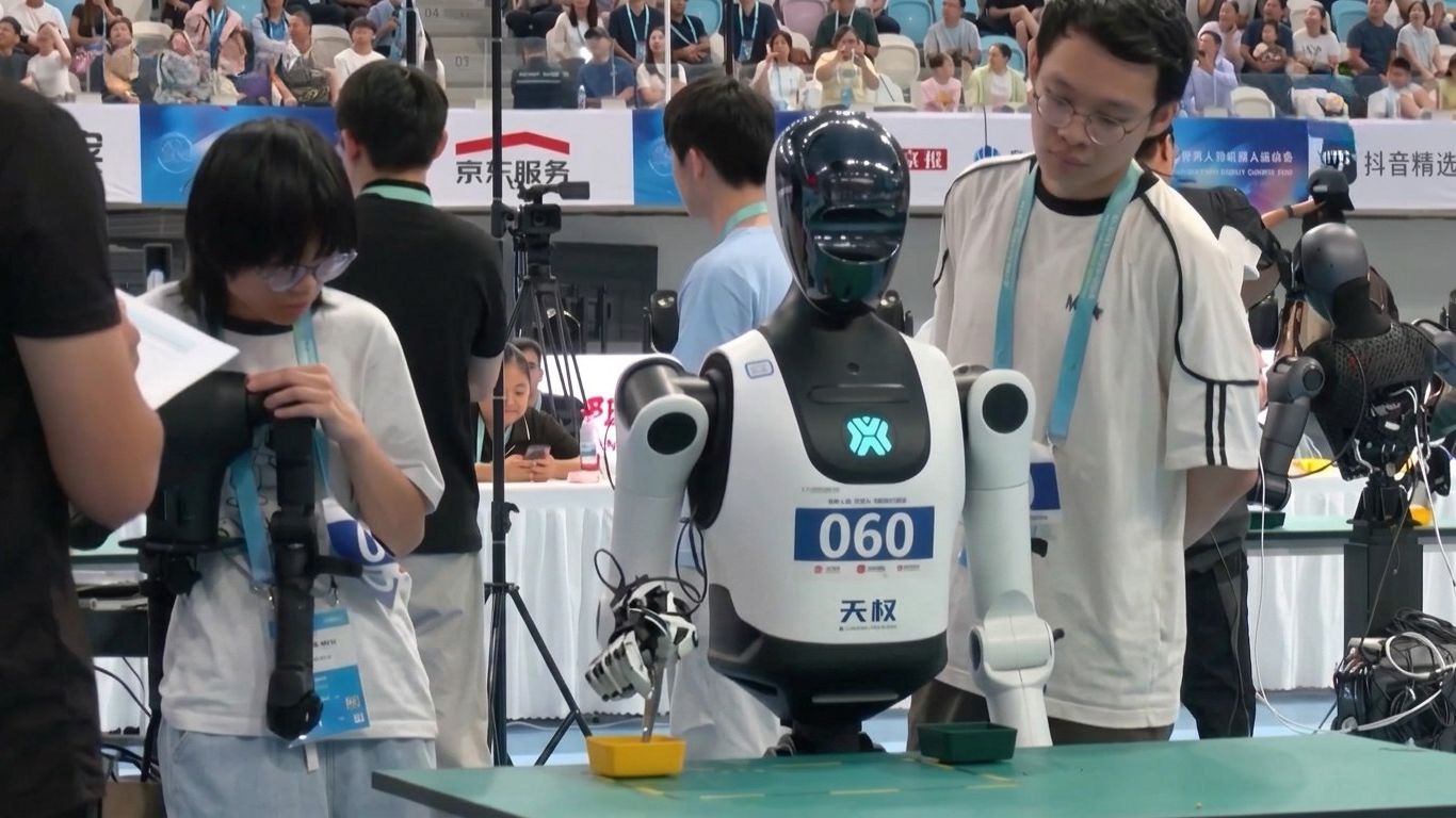 Игры будущего в Пекине: как роботы соревновались в ювелирной точности рук и сборе бобов