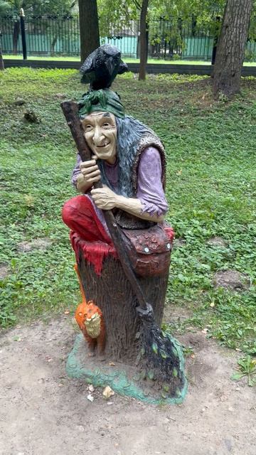 Заглянули на Аллею сказок в Ногинске — и сами почувствовали себя детьми.