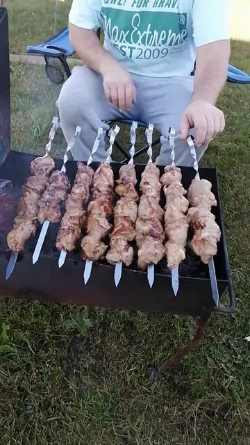 Жарим шашлык!