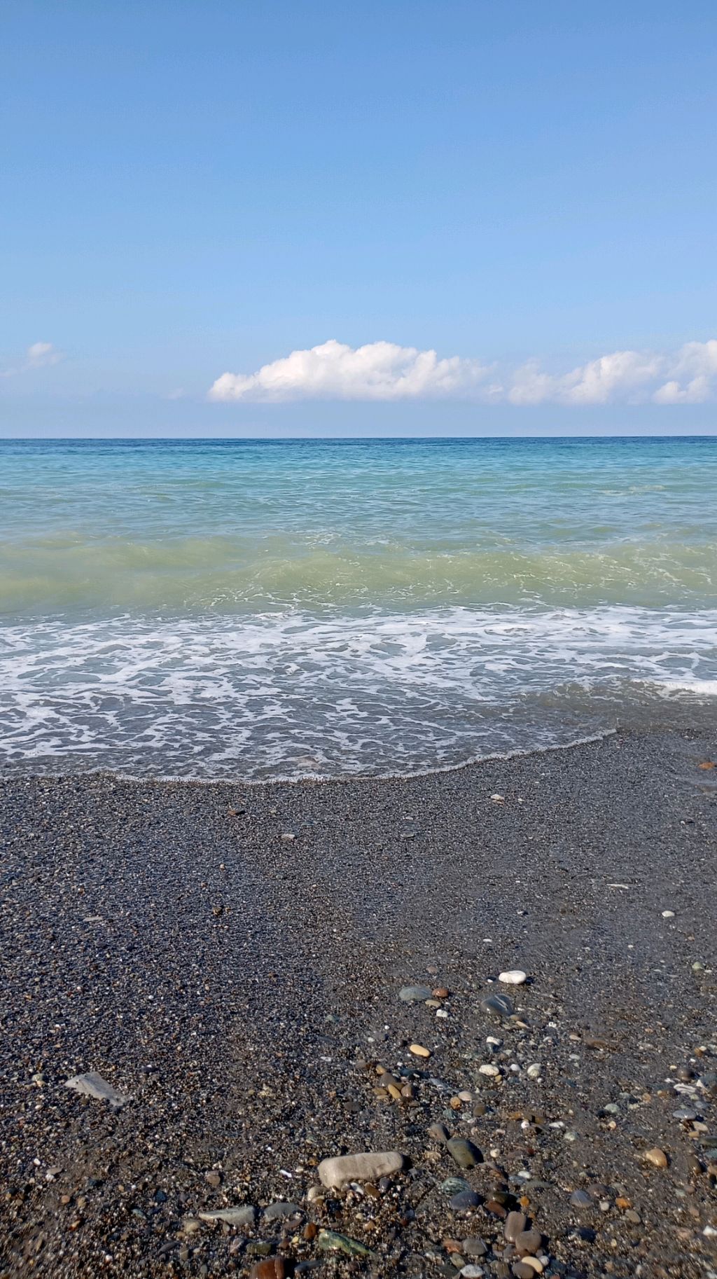 Утренние волны на море