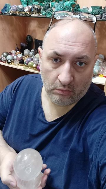 А так то хотел просто шар из горного хрусталя показать... 🤣🤣🤣