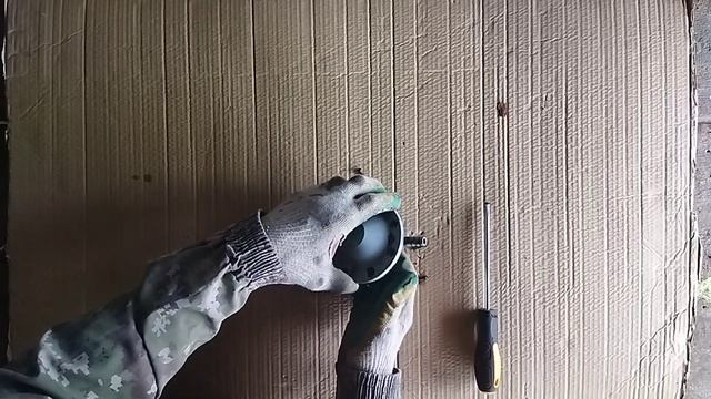 Сделал плоскую отвертку из крестовой отвертки, разобрал редуктор газового балкона