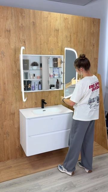 Уникальный шкаф для ванной комнаты с подсветкой часами и функция приближения зеркала Мейкап 80!