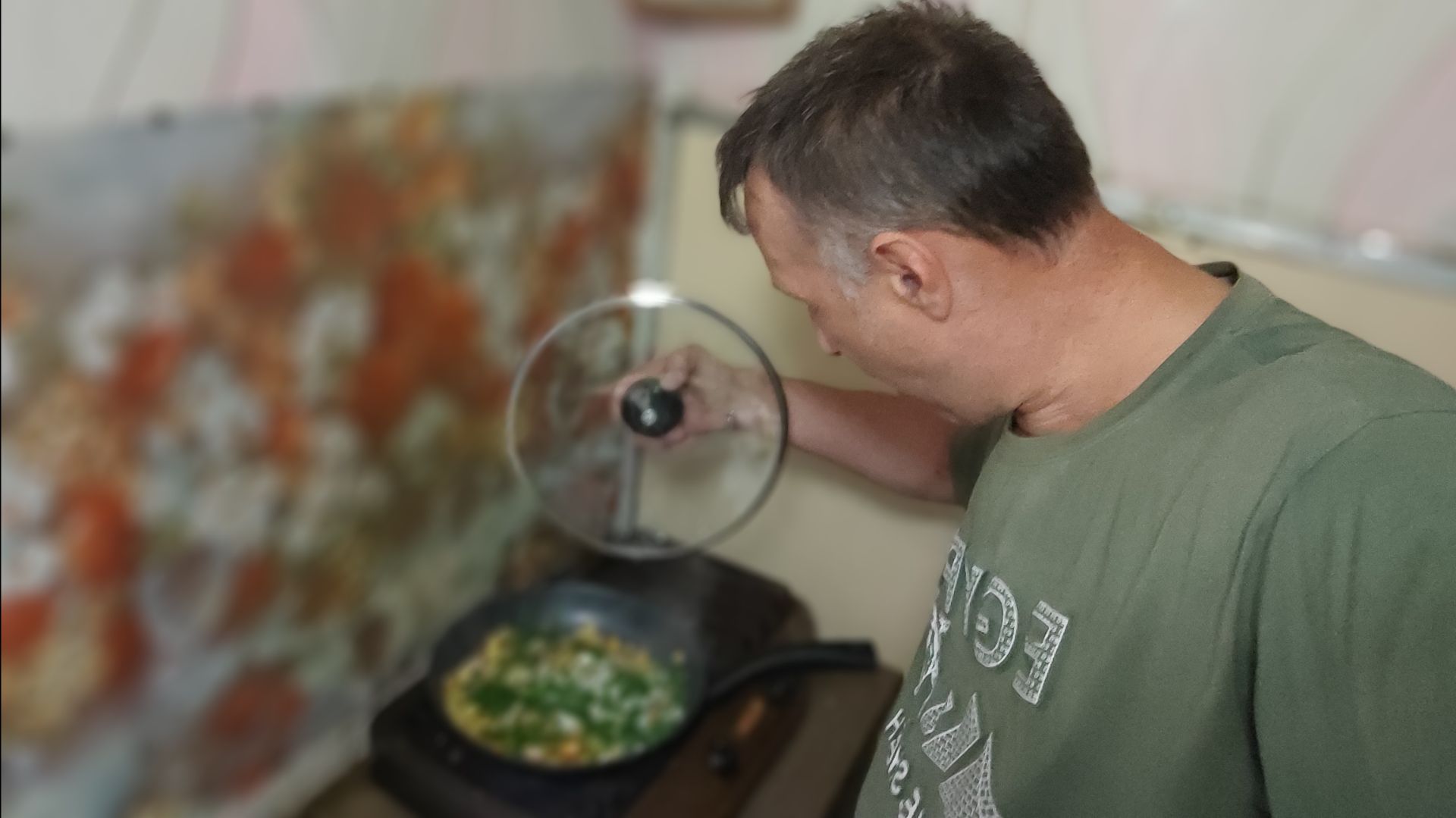 ЖАРЮ КАРЕЛЬСКУЮ КАРТОШКУ КРАСНУЮ И ЖЁЛТУЮ.ЖИЗНЬ В ДЕРЕВНЕ!