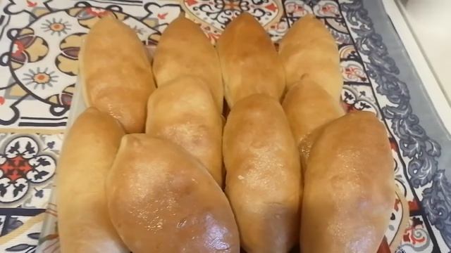 Напекла пирожков.