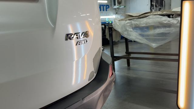 Ремонт вмятины с покраской на крышке багажника Toyota RAV4