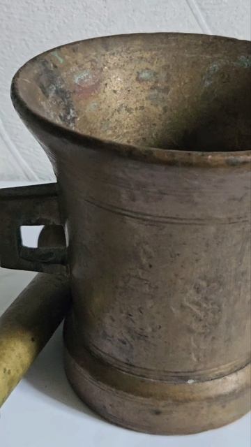 антикварная «ушастая» ступка с пестиком.