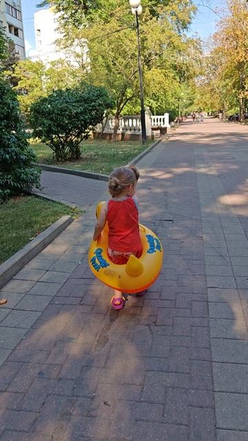 Уточка вышла на прогулку на Пушкинскую