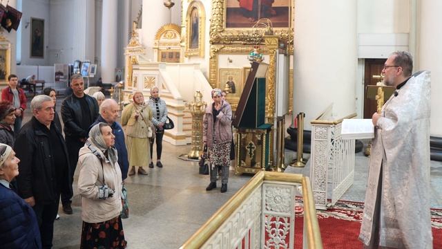 Пойди, продай имение и раздай нищим