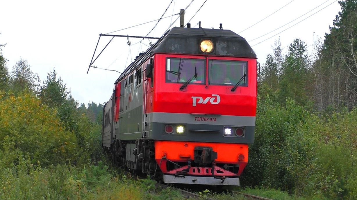 ТЭП70У-014 с пригородным поездом Екатеринбург-Пасс - Алапаевск