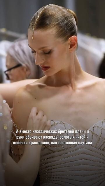 Вышивка нарядов звезд на красных дорожках