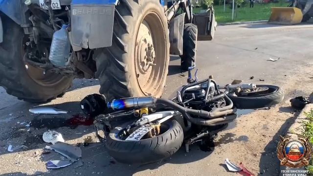 В Уфе байкер влетел в трактор и попал в больницу
