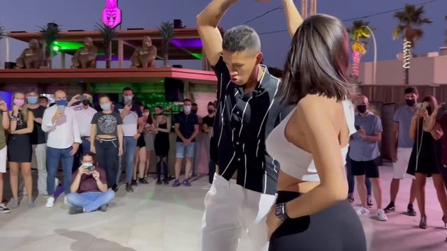 Aventura - Dile Al Amor - Alicia Y Yexy