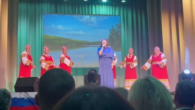 Очень сильный голос и песня понравилась!