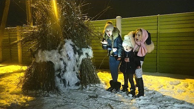 Кто ПОСЕЛИЛСЯ у нас во дворе? Кого нашли Дана Диана и Капа?