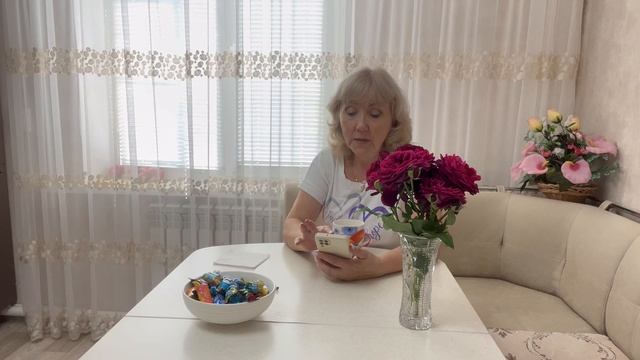 Повидло по банкам отвечаю на вопросы готовлю ужин