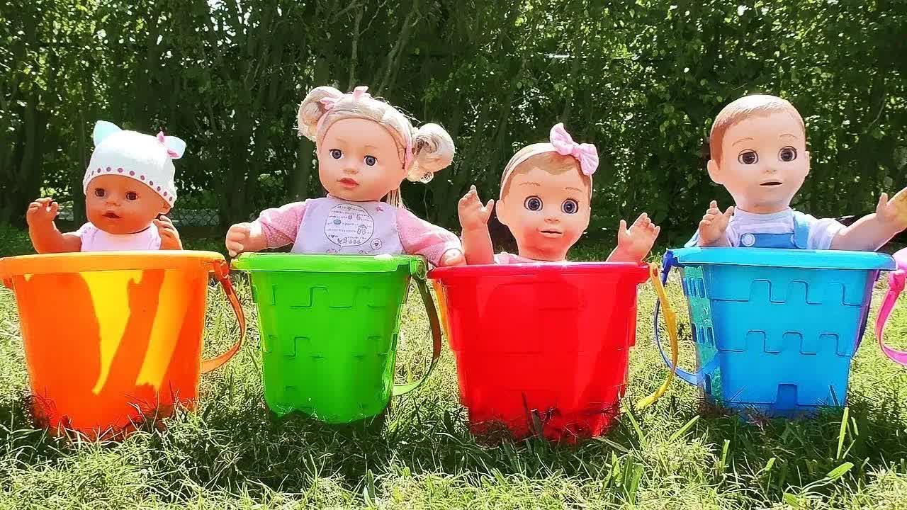 Диана как Мама для своих кукол