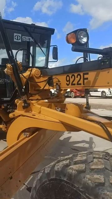 Грейдер SEM 922F - качество техники под контролем CAT™