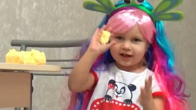 Украшаем елочку Новый парик Алисы Decorate The Christmas Tree New Wig Alice