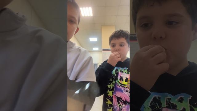 Ем живачку турбо,мармеладыча и постелу