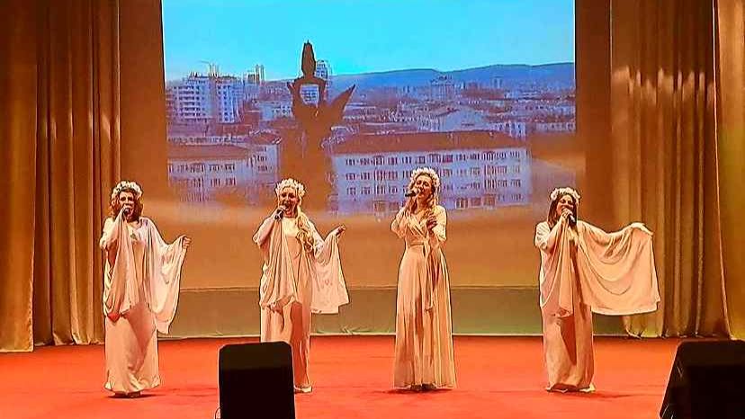 БЕЛАЯ ЛЕБЁДУШКА –  ШОУ-ГРУППА «ВЕРНИСАЖ»  22.08.26г