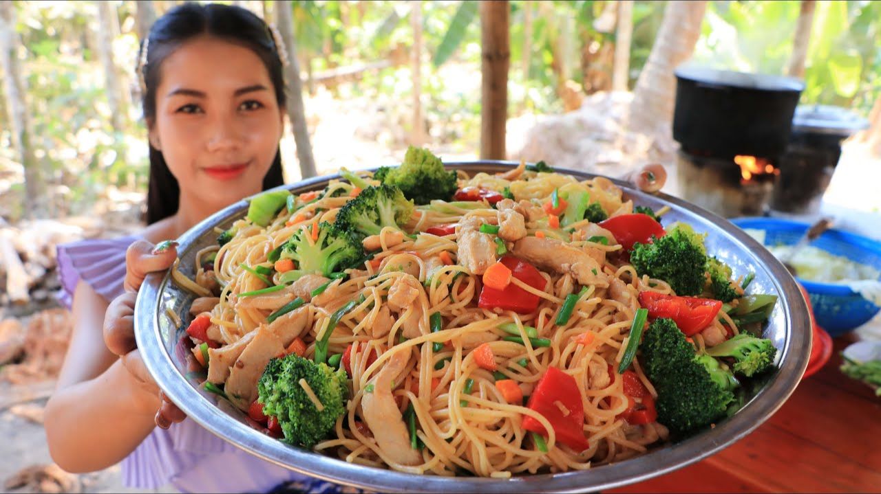 Лучший рецепт спагетти с курицей и овощами