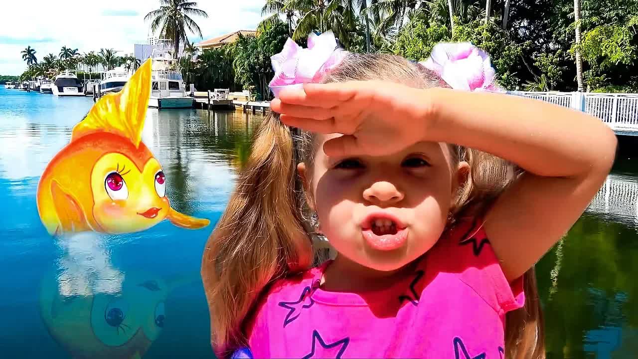 Диана и Рома получают игрушки от Золотой рыбки