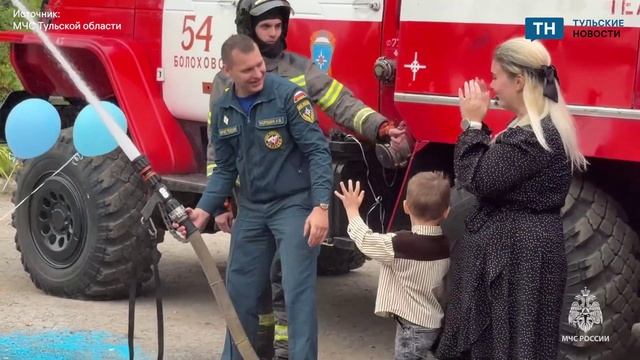 Тульские пожарные необычно раскрыли пол будущего ребенка своему коллеге