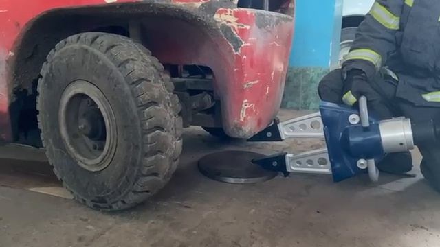 Подъем 5 тонного погрузчика Расширителем РГС-80 HighProp СПАСАТЕЛЯМИ