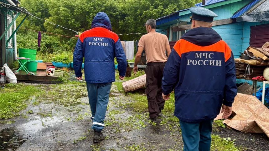 Вода смыла дома и дороги: что известно о последствиях паводка на Сахалине
