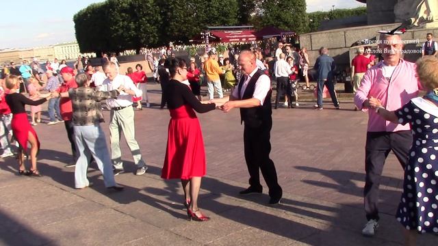 Модный Рок у Ростральной колонны в Санкт-Петербурге